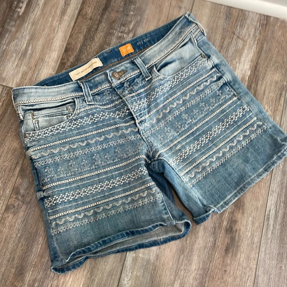 ANTHROPOLOGIE Pilcro Embroidered Stet Denim Shorts size 28 - Picture 5 of 11